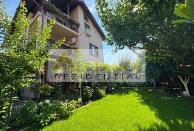 Casă individuală cu 7 camere decomandat în Central