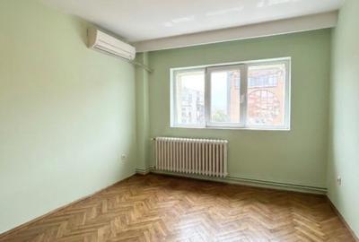 Apartament cu 3 camere decomandat, mobilat în Simion Bărnuțiu