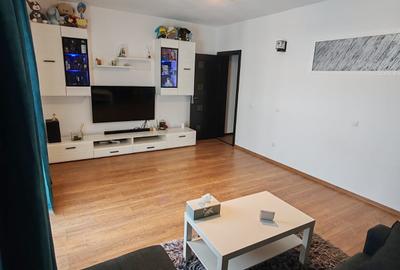 Apartament cu 2 camere decomandat în Tractorul