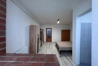 13 Decembrie, garsoniera eleganta, renovata, curata, localizare cu mobilitate ok - 4