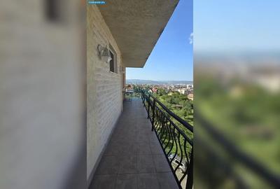 Apartament cu 2 camere semidecomandat, mobilat în Bună Ziua