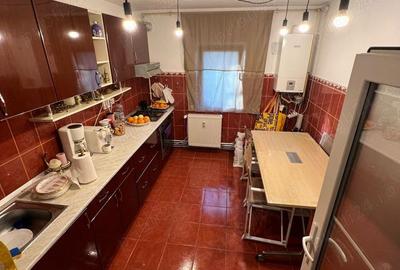 Apartament cu 3 camere decomandat în Mircea cel Bătrân