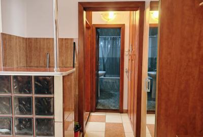 Închiriez 2 camere Str. Onestilor. Pret 300 euro. Comision 50%. - 5