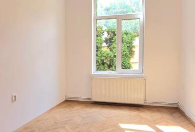 Armeneasca Casa singur curte/ 12 camere/ 325mp / It / Creatie/ - 11