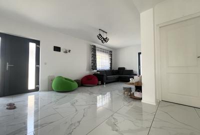 Duplex cu 3 camere în Sânmihaiu Român