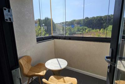 Apartament cu 3 camere decomandat, mobilat în Băneasa