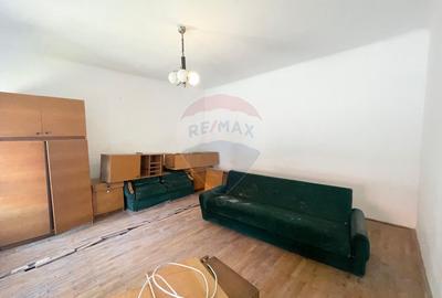 Casă cu 3 camere de vânzare în zona centrala comison 0% + garaj - 24