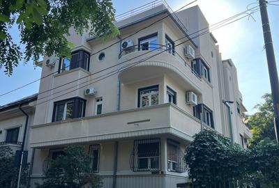 Apartament cu 5 camere decomandat în Kiseleff