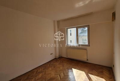 Apartament de vanzare, 3 camere decomandat.Republicii - 7