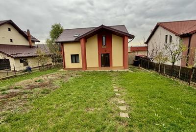 Casă cu 4 camere decomandat în Bucium