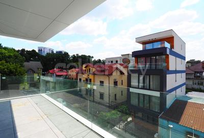 Apartament cu 4 camere decomandat în Floreasca