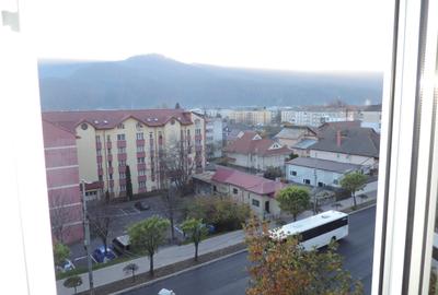 Apartament cu 3 camere decomandat în Mărăței