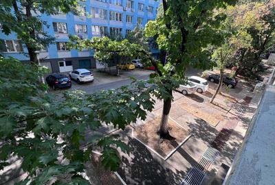 Apartament cu 4 camere decomandat în Drumul Taberei