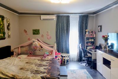 Apartament cu 2 camere decomandat în Take Ionescu