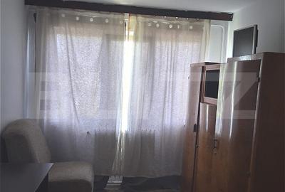 Apartament cu 2 camere semidecomandat, mobilat în Podu Roș