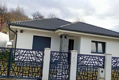 Casă individuală cu 4 camere în Săldăbagiu de Munte