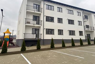 Apartament cu 3 camere semidecomandat în Ipotești