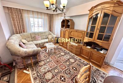 Apartament cu 3 camere decomandat, mobilat în Central