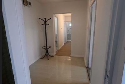 Apartament cu 3 camere decomandat în Dristor