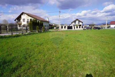 Teren Construcții intravilan de 2505 mp, în Est