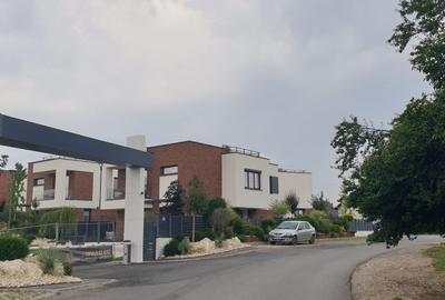 Teren intravilan cu deschidere la lac Snagov – 1.976 mp, utilități - 8