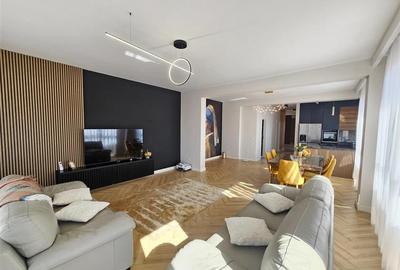 Penthouse cu 3 camere decomandat în Avantgarden