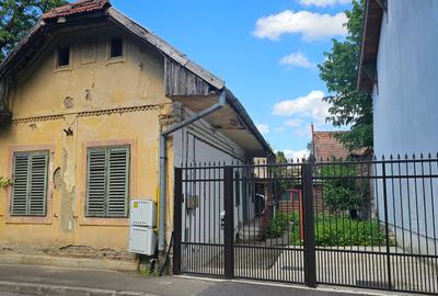 Casă individuală cu 4 camere în Centrul Civic