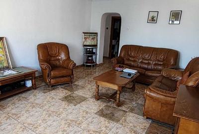 Apartament cu 4 camere decomandat, mobilat în Calea Călărașilor