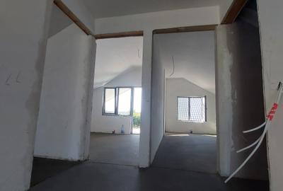 Casa de vanczare  P+M - 5 camere - 5