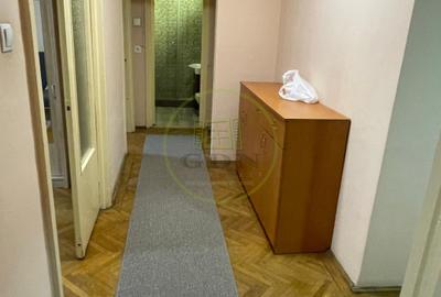 Apart.3 camere,decomandat, zona ultracentrală, lângă Fac. de Drept, Magheru - 11