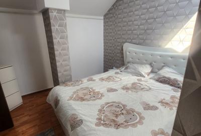 Apartament cu 3 camere semidecomandat în Gară