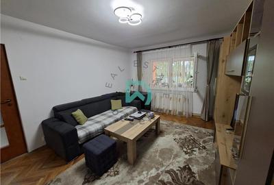 Apartament cu 3 camere semidecomandat în Florilor