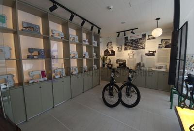Ground floor available in City center, 200 sqm - 4