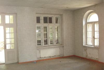Conac istoric clasa B, 13 ha teren, valoare istorica - 13