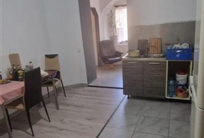 Decomandat 2 Camere / Curte Comuna cu Loc de Parcare / Zona Traian - 13