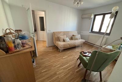 Apartament cu 2 camere semidecomandat, mobilat în Micro 9