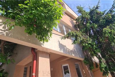 Casă individuală cu 9 camere în Domenii