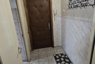 Apartament cu 2 camere semidecomandat, mobilat în Craiovița Nouă