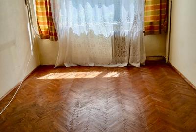 Apartament cu 3 camere decomandat în Colentina