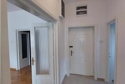 Apartament 5 camere central, renovat, pentru locuit sau birou - 4