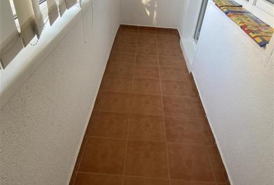 Apartament 3 camere , strada Bucegi - Policlinica 2,   etaj 1 3 , decomandat , i - 21