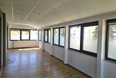 Cladire  de  birouri/showroom  -760 mp/7.5  euro/mp+tva /Zona  13 Septembrie - 14