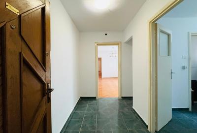 Centrala proprie, etaj intermediar, strada Harniciei 4 - 8