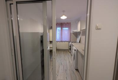 Apartament 2 camere decomandate central etaj 2 - 3