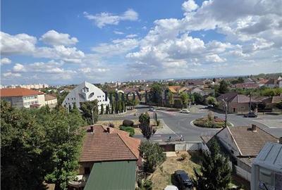 Apartament cu 3 camere decomandat în Cloșca