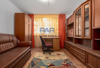 Apartament cu 3 camere decomandat, mobilat în Est