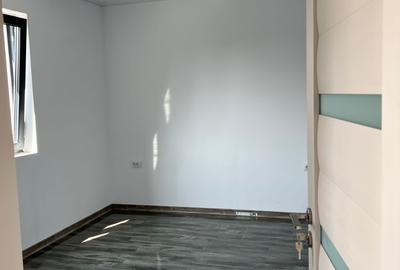 Direct proprietar vând vilă  P+1 în Lumina - 9