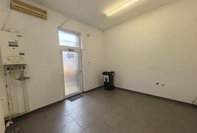 Spatiu comercial 25 mp central la doar 200 euro - 4