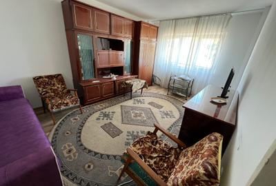 INCHIRIEZ apartament 3 camere decomandat, zona Ciresica - 1