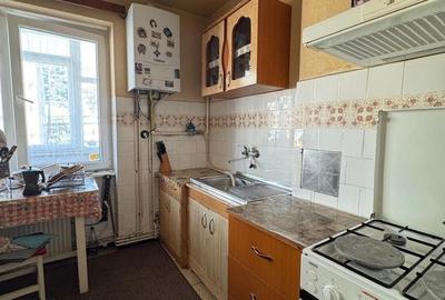 Apartament cu 3 camere semidecomandat în Terezian